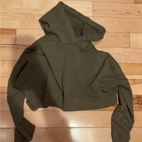 LULU’S KEEP MOVING OLIVE GREEN DISTRESSED CROPPED HOODIE - Picture 3 of 5
